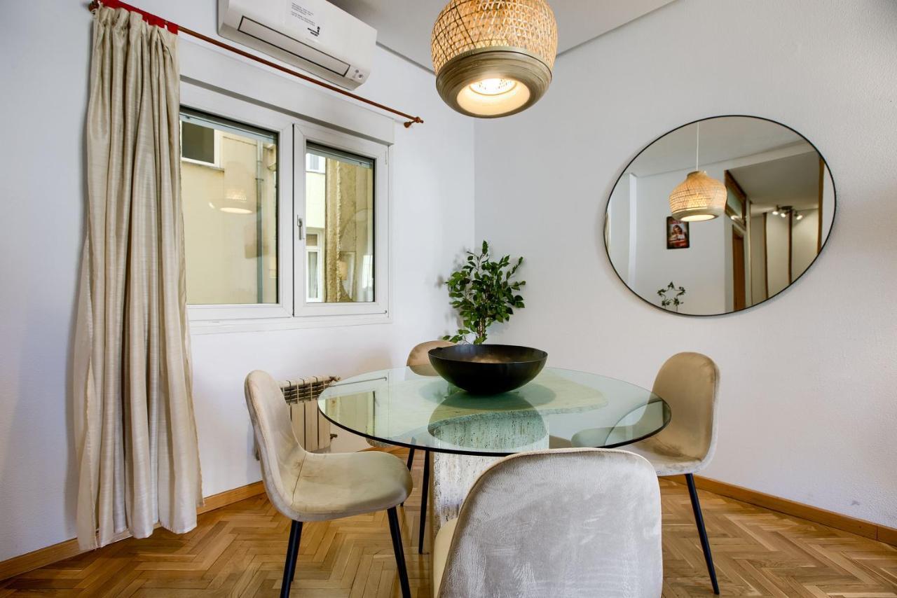 Charming Elegant Gran Via Apartment Madrid Exterior photo