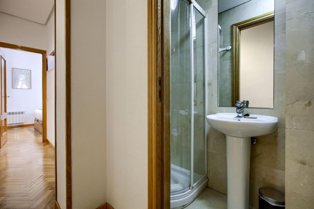 Charming Elegant Gran Via Apartment Madrid Exterior photo